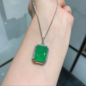 Gorgeous 3CT emerald square silver pendant necklace